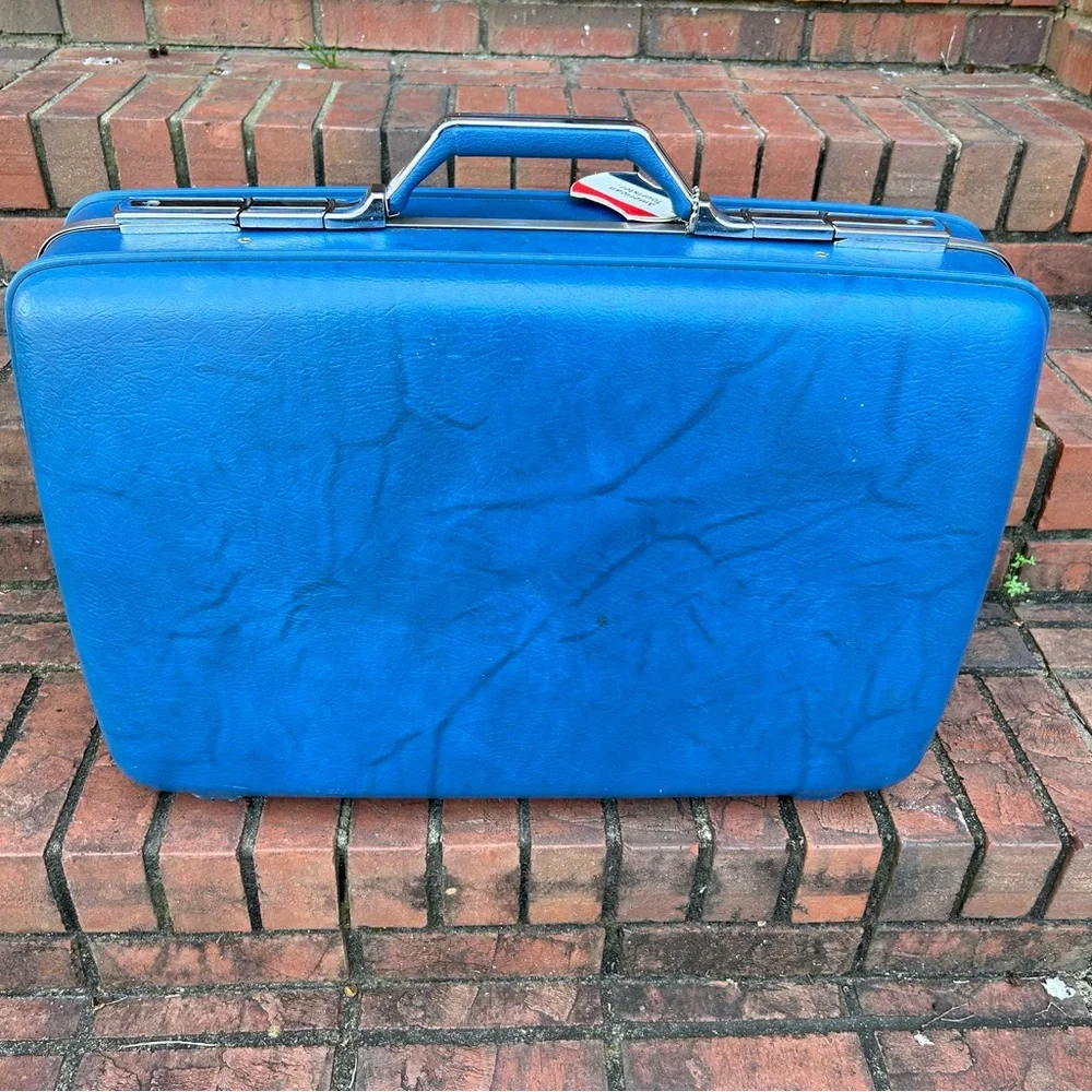 Vintage AMERICAN TOURISTER Luggage Travel Bag SWEET FIND GREAT COLOR !!